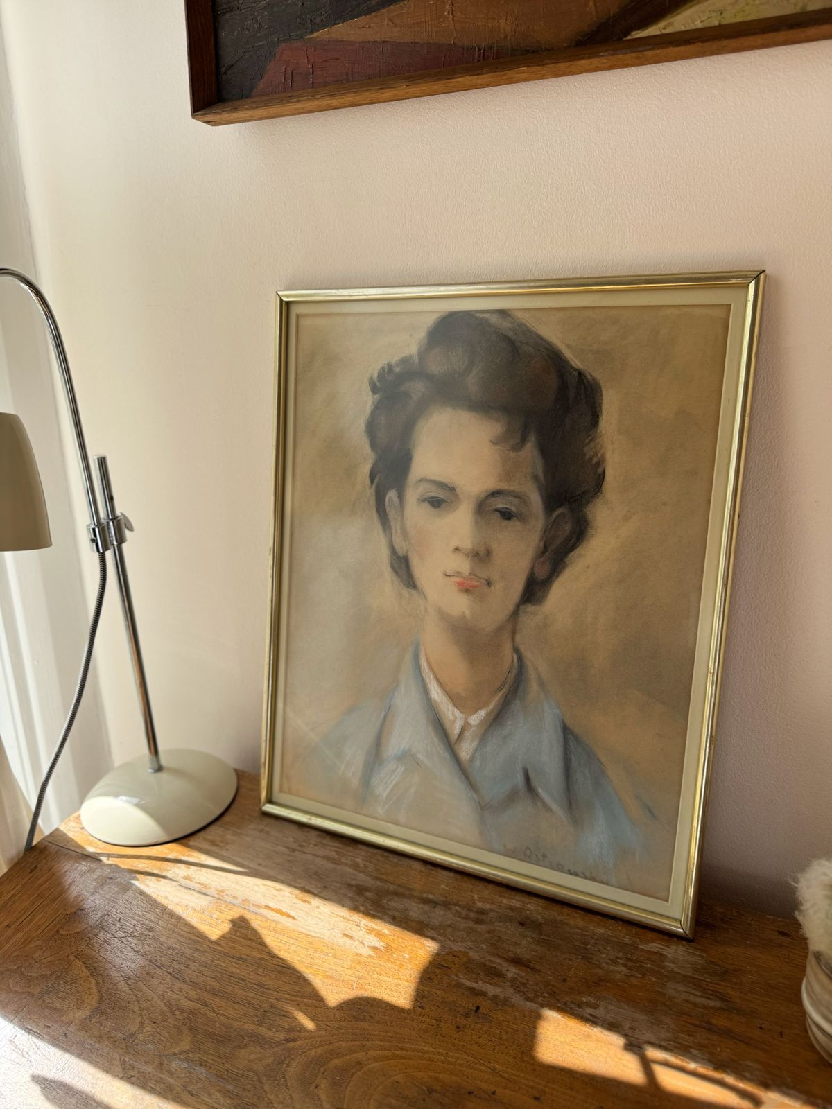photo vinterior Vintage Pastel Portrait Of Young Woman – Signed By W. Ostrowski, Framed Original Art