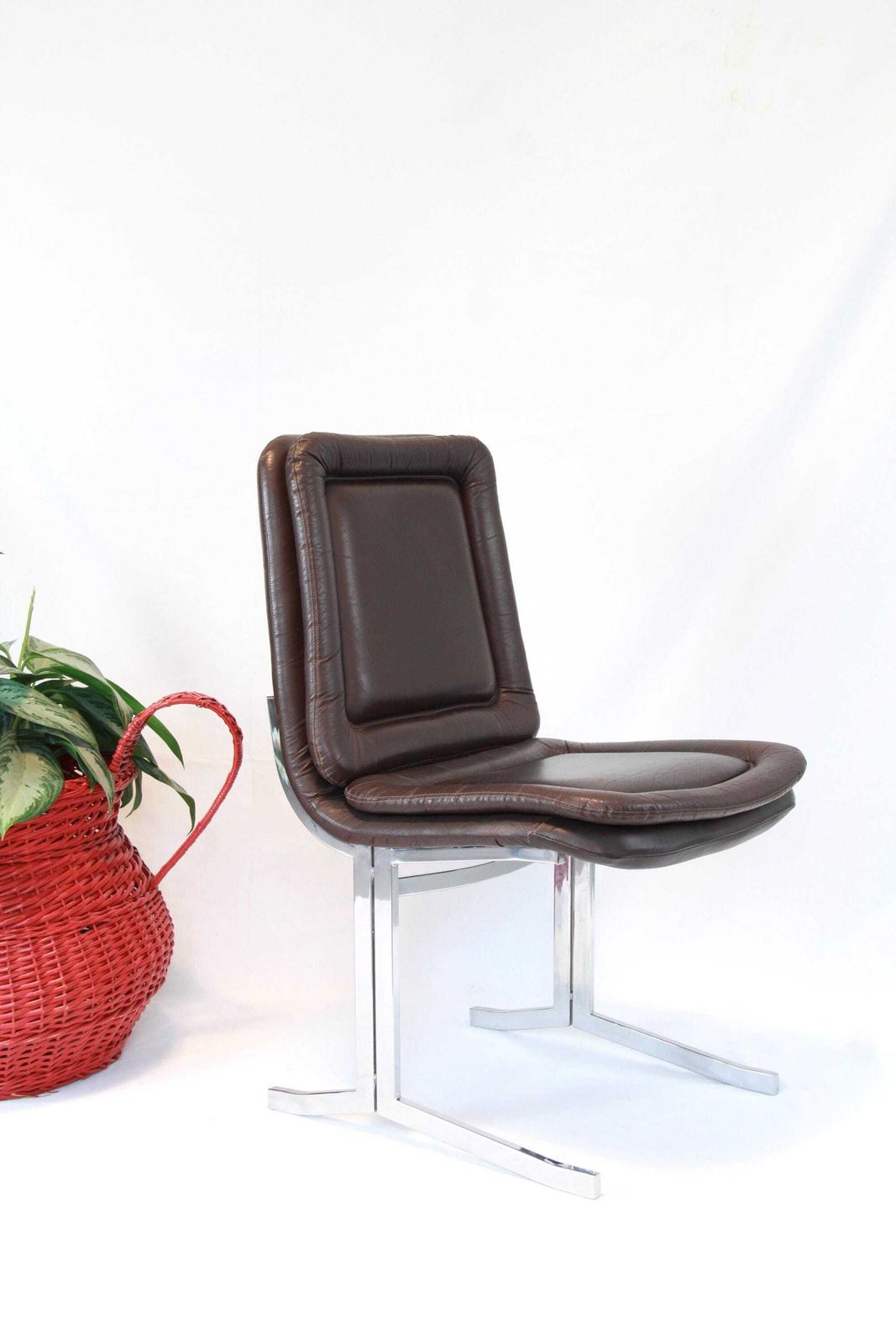 photo furniture Arturo E Lino, Vintage Space Age Leather And Chrome Chairs, Set Of 2, Italy, 1970s