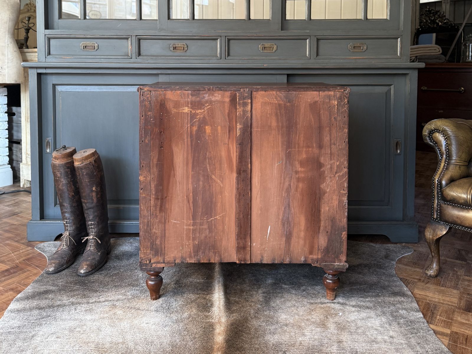 photo furniture 19th Century Mahogany Dressing Chest