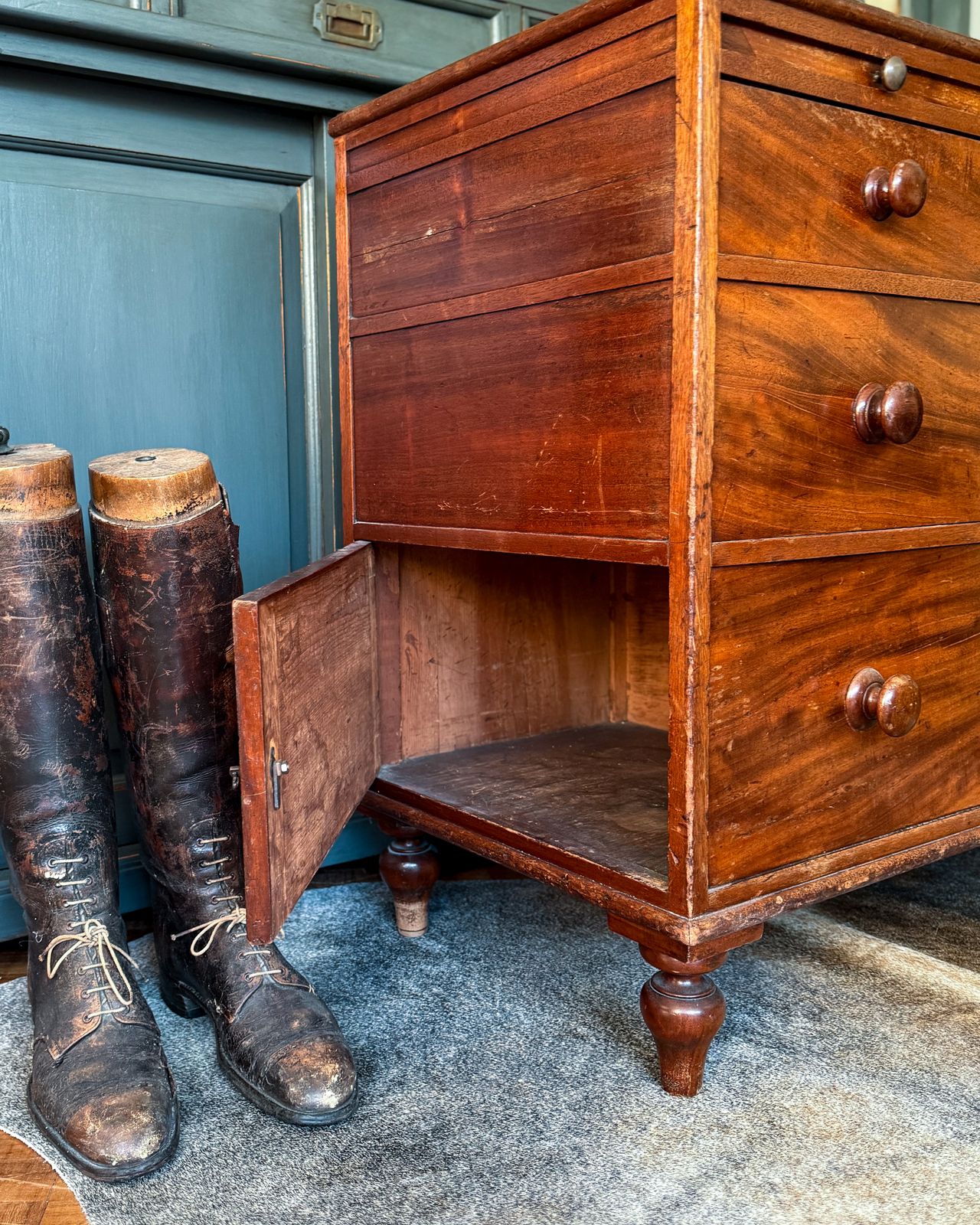 photo for sale 19th Century Mahogany Dressing Chest