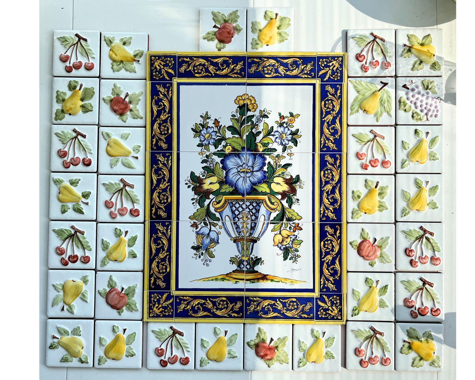 Majolica Handgeschilderde Keramische Tegels | Fruit  En Bloemdecor | Keukenachterwand | Jaren 1950 photo 404.0