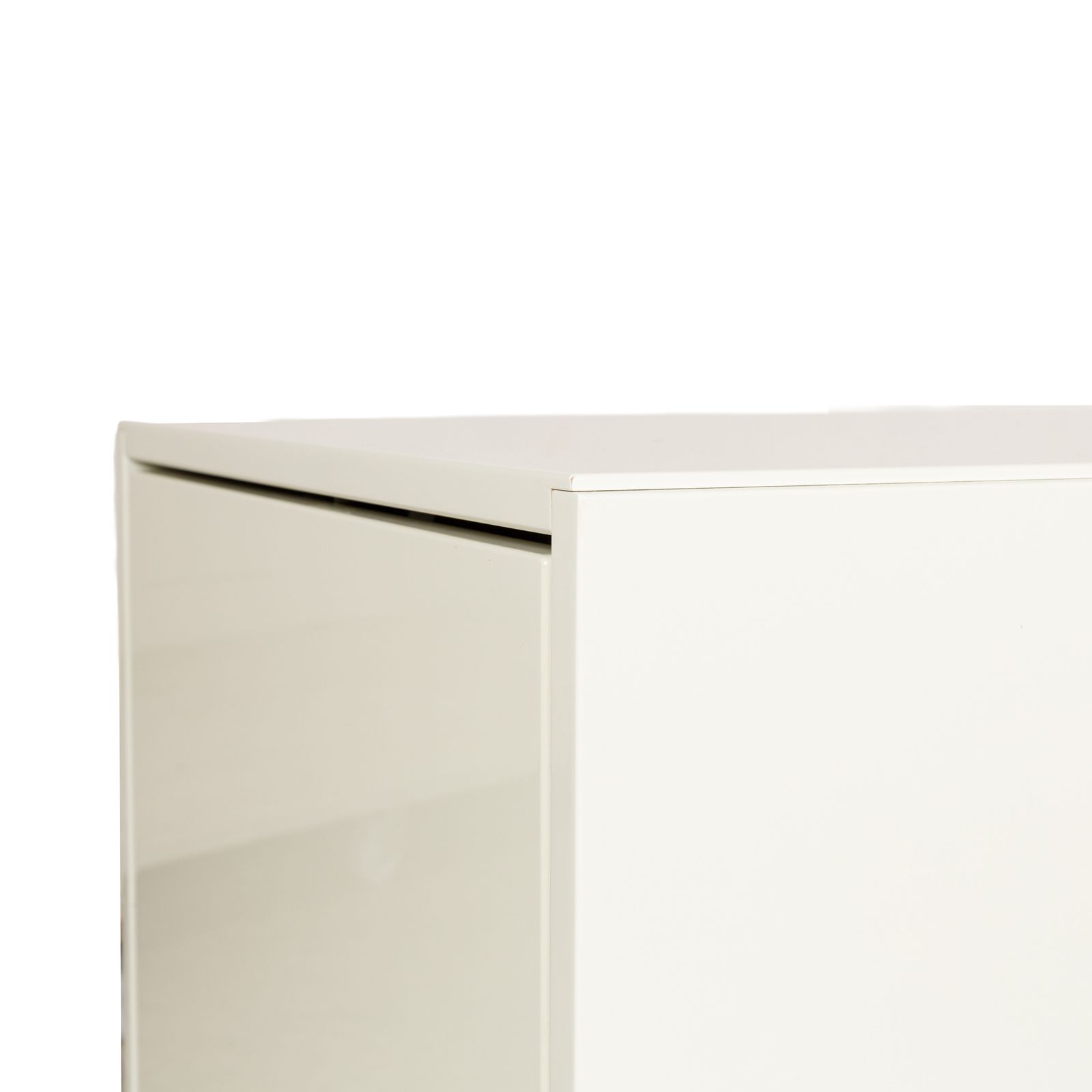 Buffet Hülsta Lilac en bois blanc crème laqué brillant photo vinterior