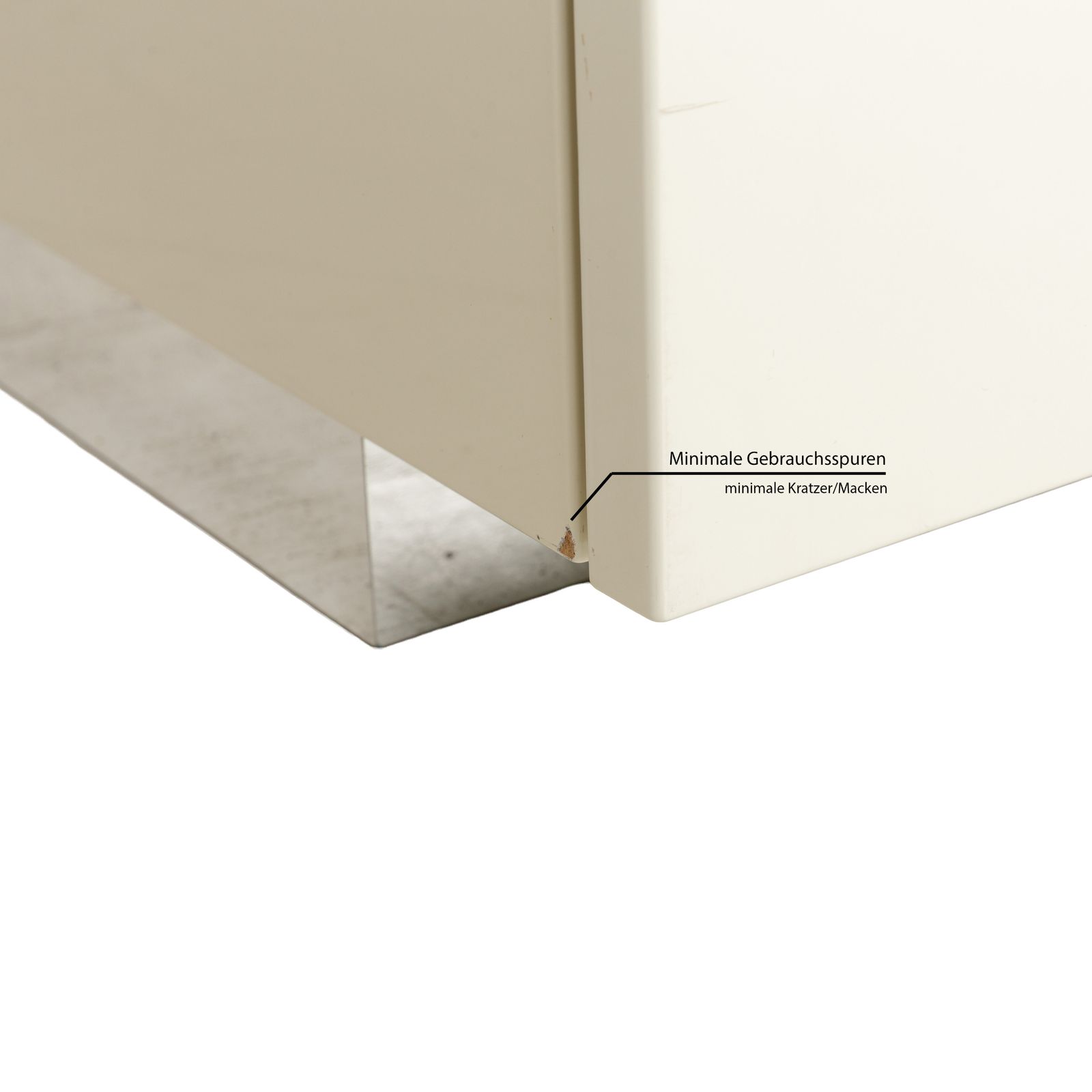 photo for sale Buffet Hülsta Lilac en bois blanc crème laqué brillant