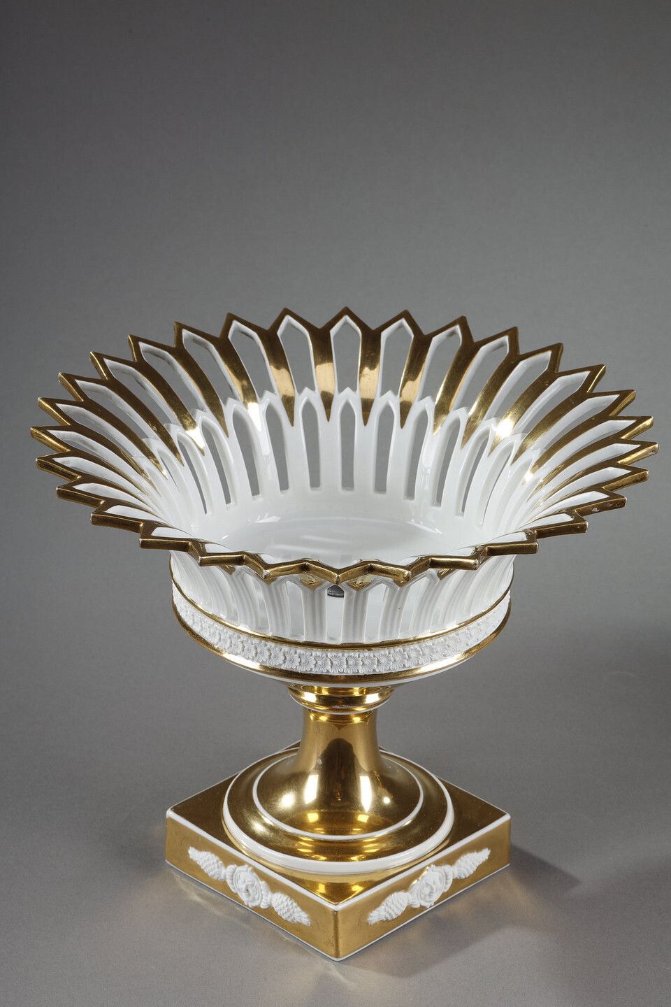 photo furniture Pair Of Paris Porcelain Standing Baskets, Empire Period