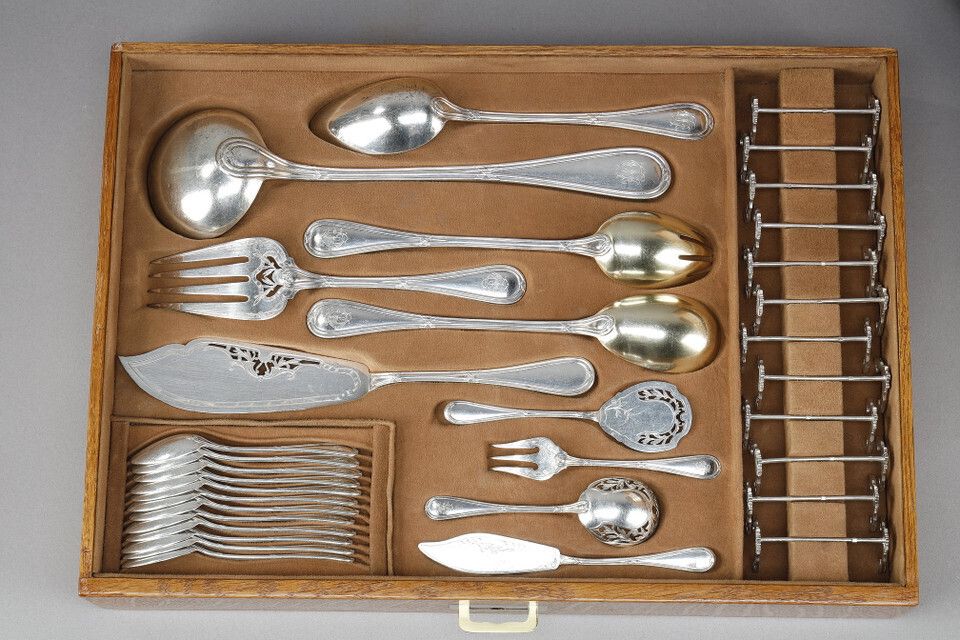 photo furniture Important Silver And Pear Flatware , In Original Case. Tétard Frères.