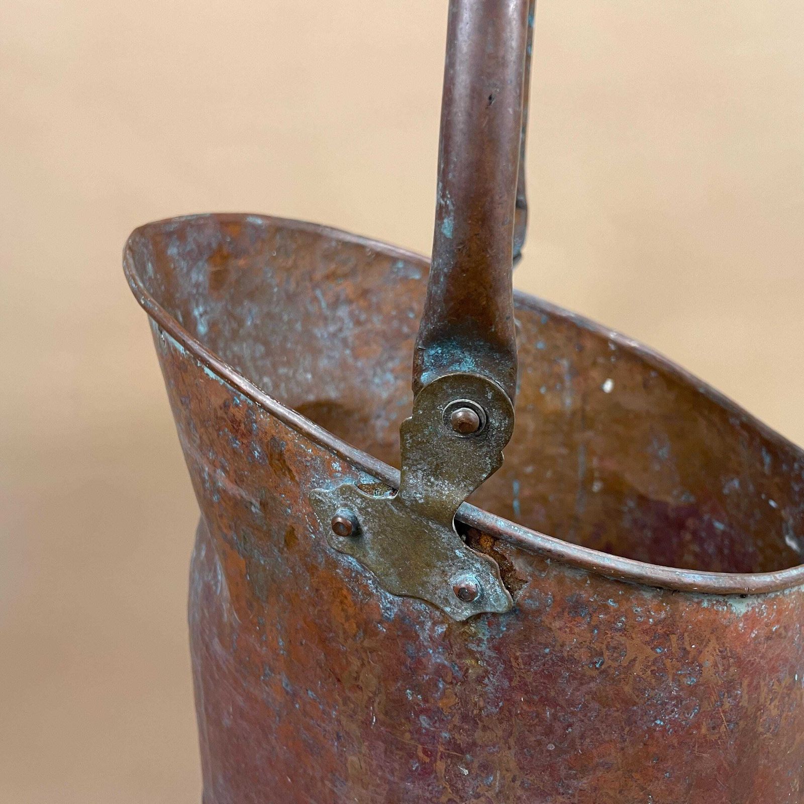 Antique Metal Copper Coal Bucket Handle Fireside Fire Side Scuttle Gold Brass Trims Helmet Farmhouse Cottage Aged Patina Vintage Fireplace photo 58.0