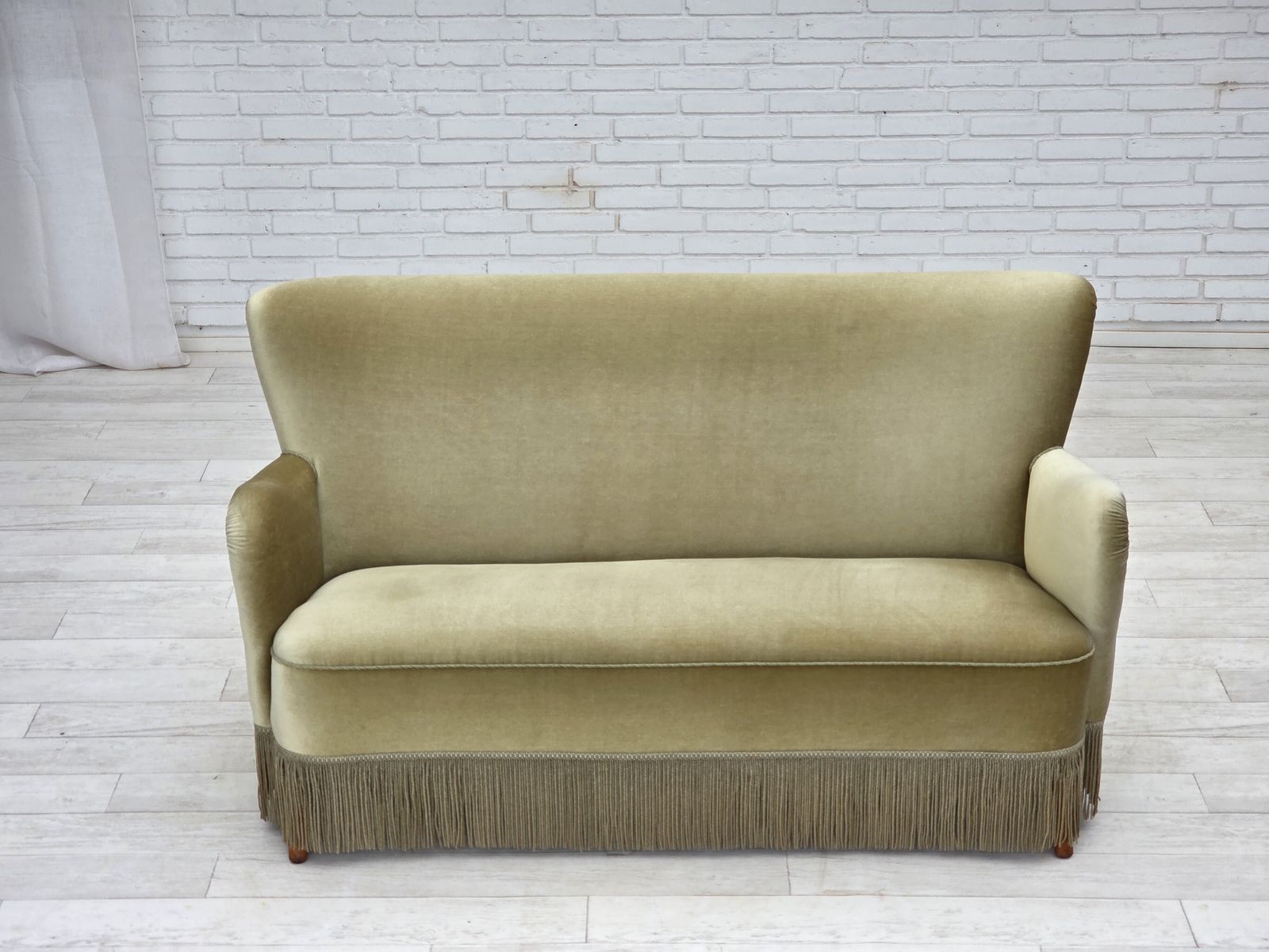 photo for sale Ca. Jaren 1960, Deense 2 Zitsbank, Groen Meubelvelours, Beukenhouten Poten.