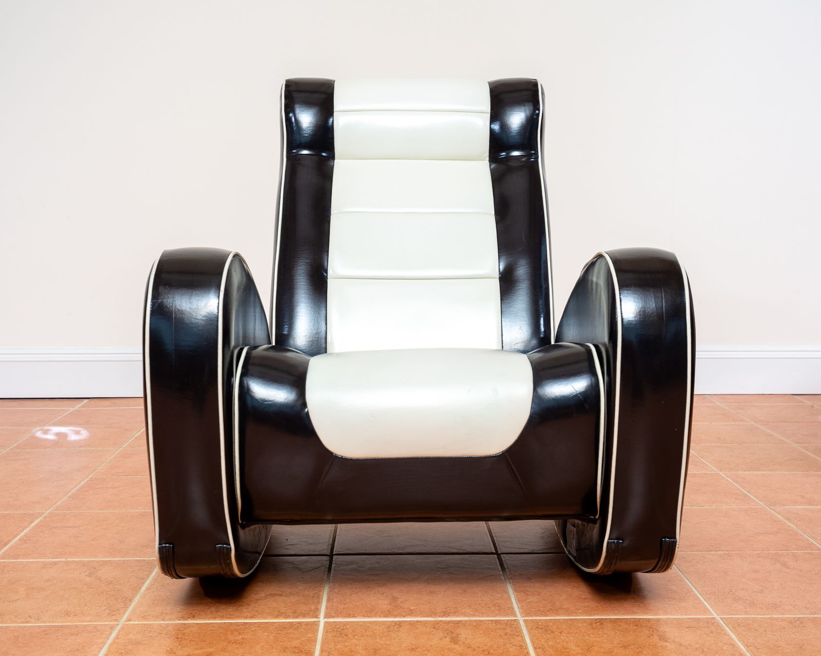 1950s Americana Style Rocking Chair Mcm Art Deco Loung.E Chair Black White Two Tone Leatherette Armchai.R Monochrome Vintag.E Retr.O Chair photo vinterior