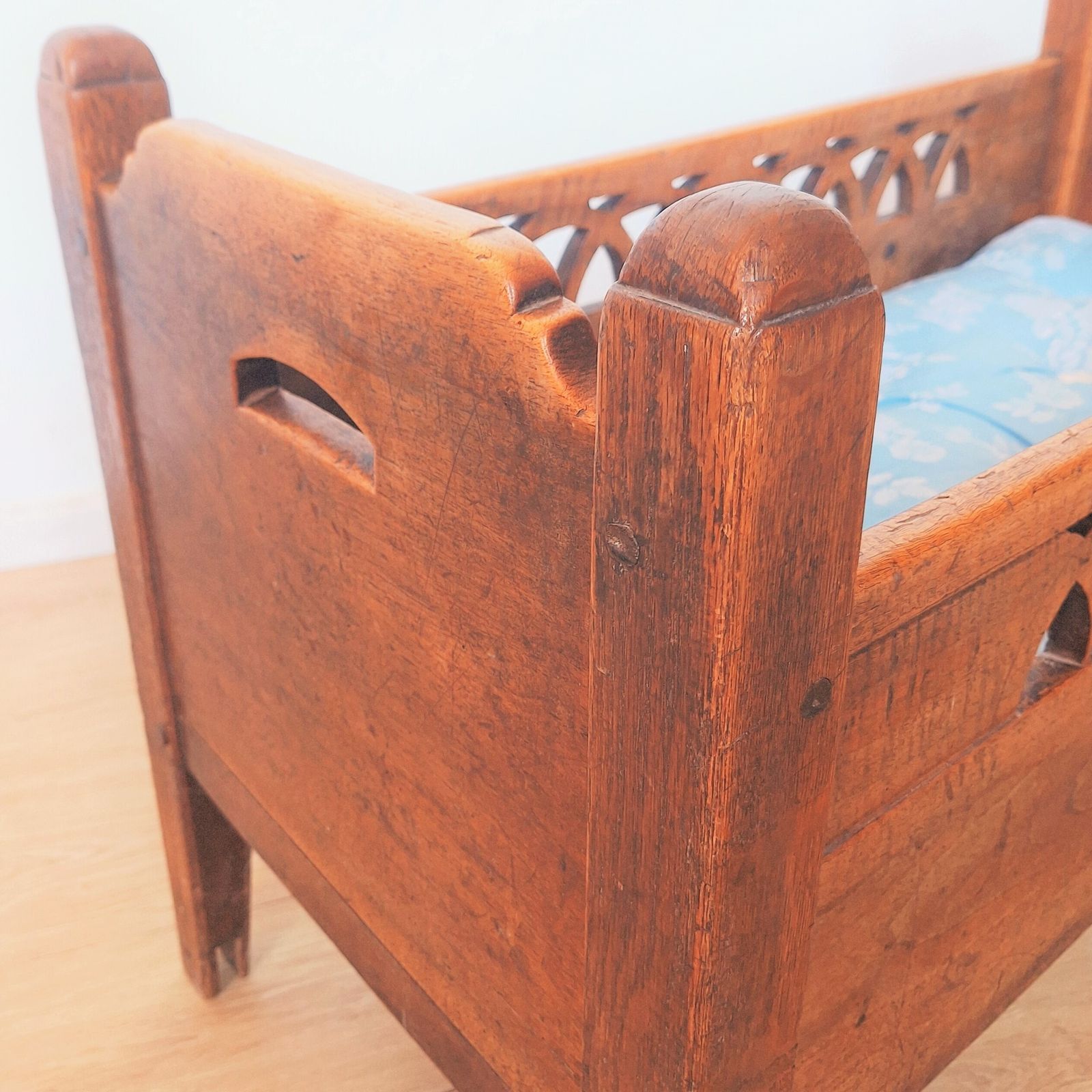 Antique Wooden Children's Bed. 1820–1850 photo vinterior
