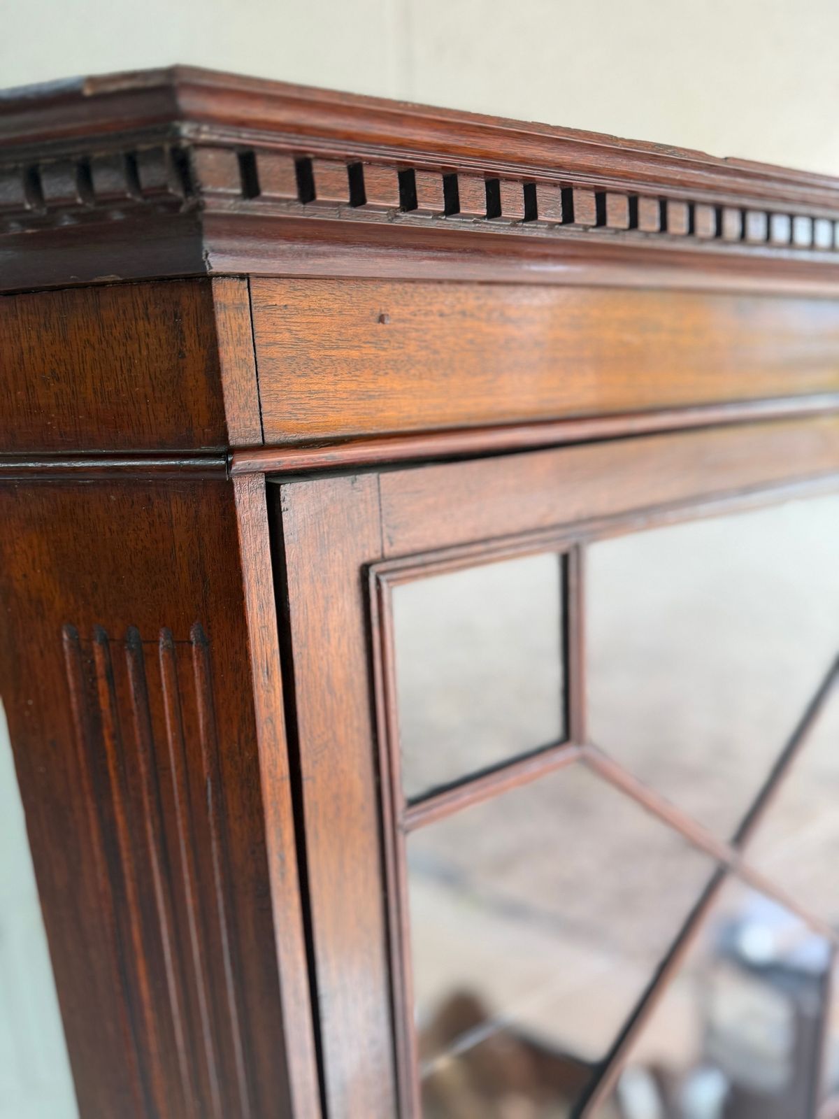 Late 19th Century Mahogany Antique Wall Hanging Corner Cabinet With Astragal Glazing photo vinterior
