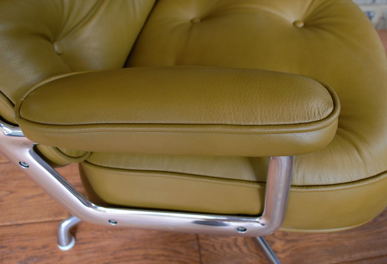 photo furniture Eames Lobby Chair    Restored / New Leather Upholstery ( See Images )