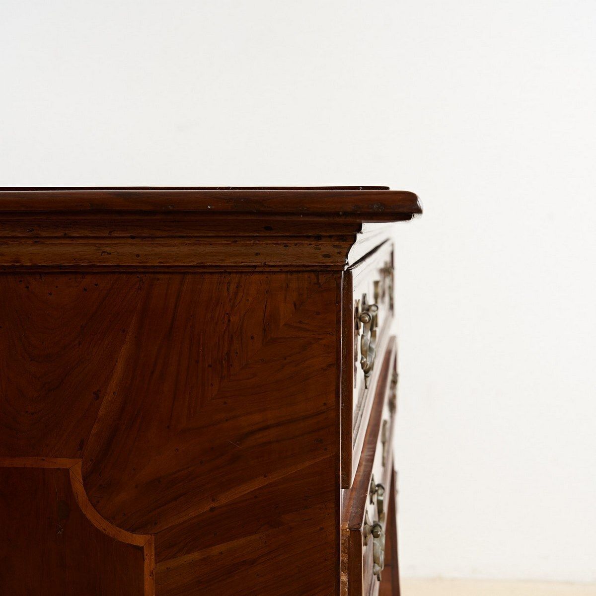 photo vintage Antique Chest Of Drawers, 1800s