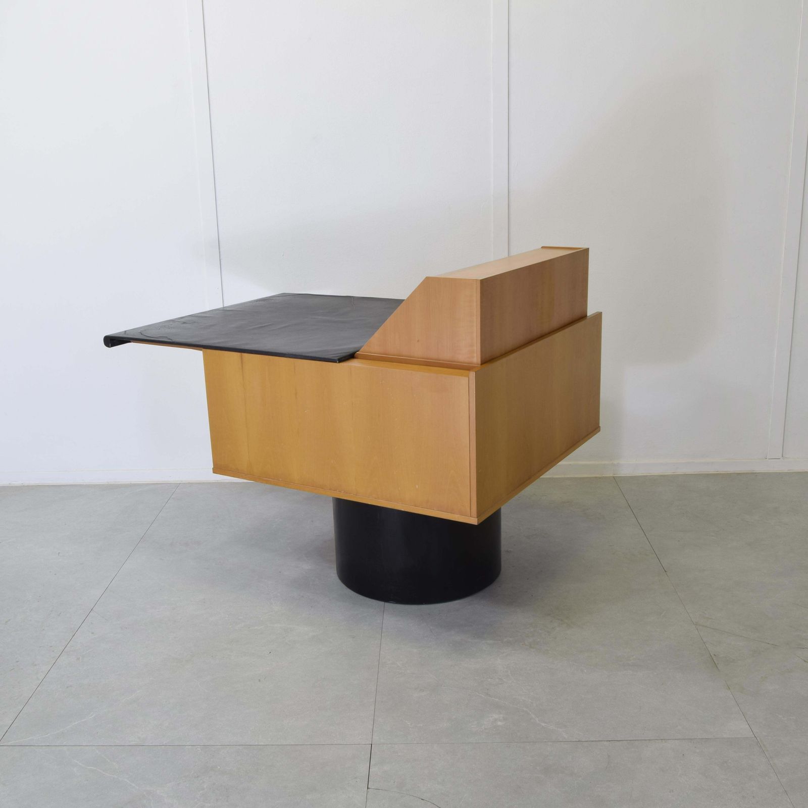 Gianfranco Frattini Desk Sesamo For Bernini 1980s photo vinterior
