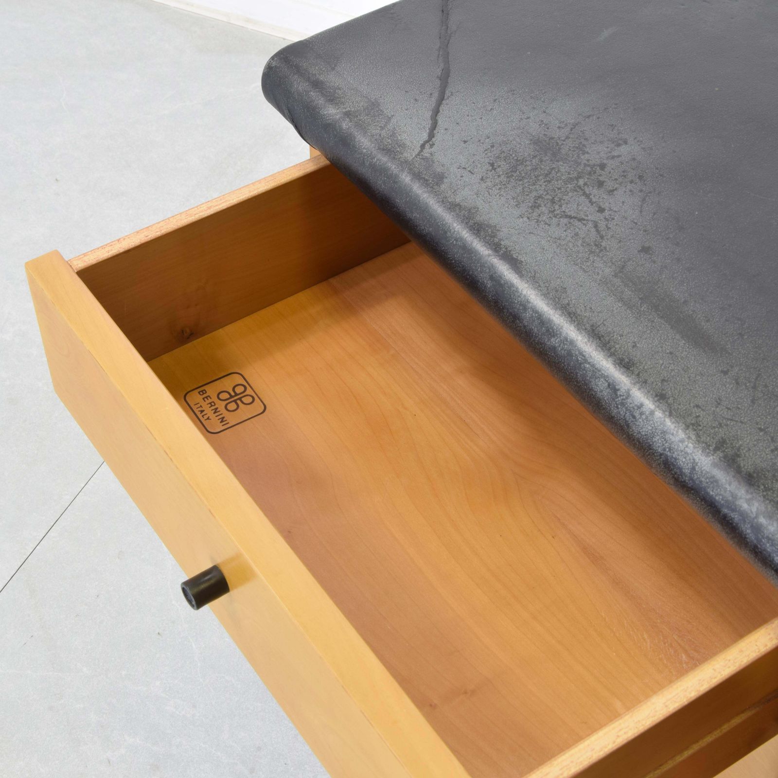 photo furniture Gianfranco Frattini Desk Sesamo For Bernini 1980s