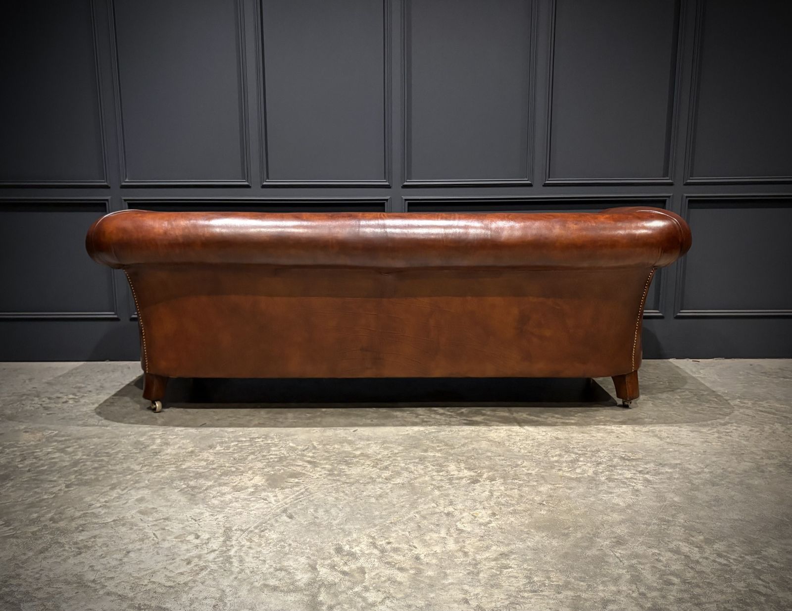 photo vinterior Genuine Victorian Brown Leather Sofa