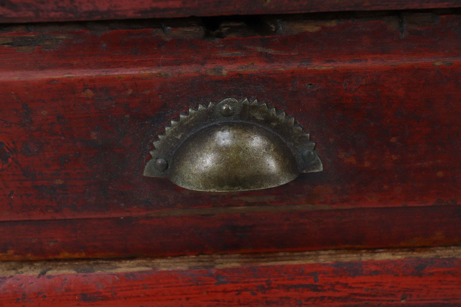 photo furniture Early 20th Century Red Lacquered Chinese Console Table