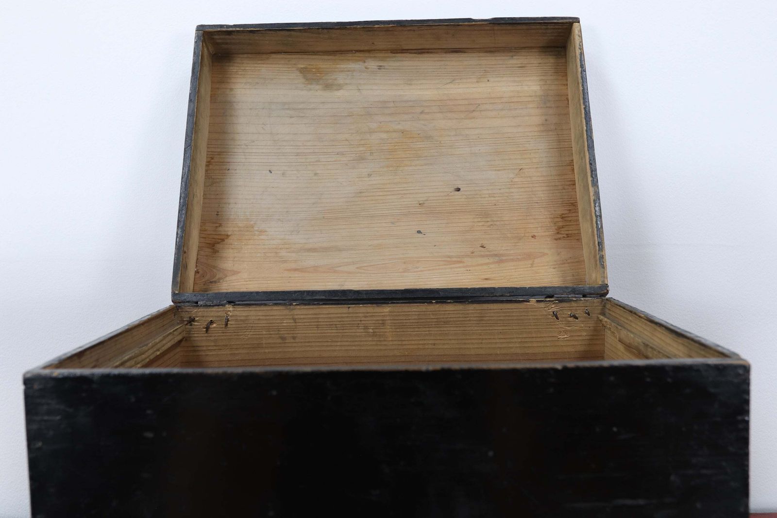 Late 19th Century Meiji Period Japanese Black Lacquered Box photo 125.0