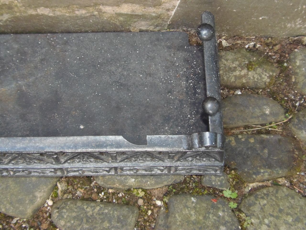 Arts And Crafts Cast Iron Decorative Fender . photo 85.0