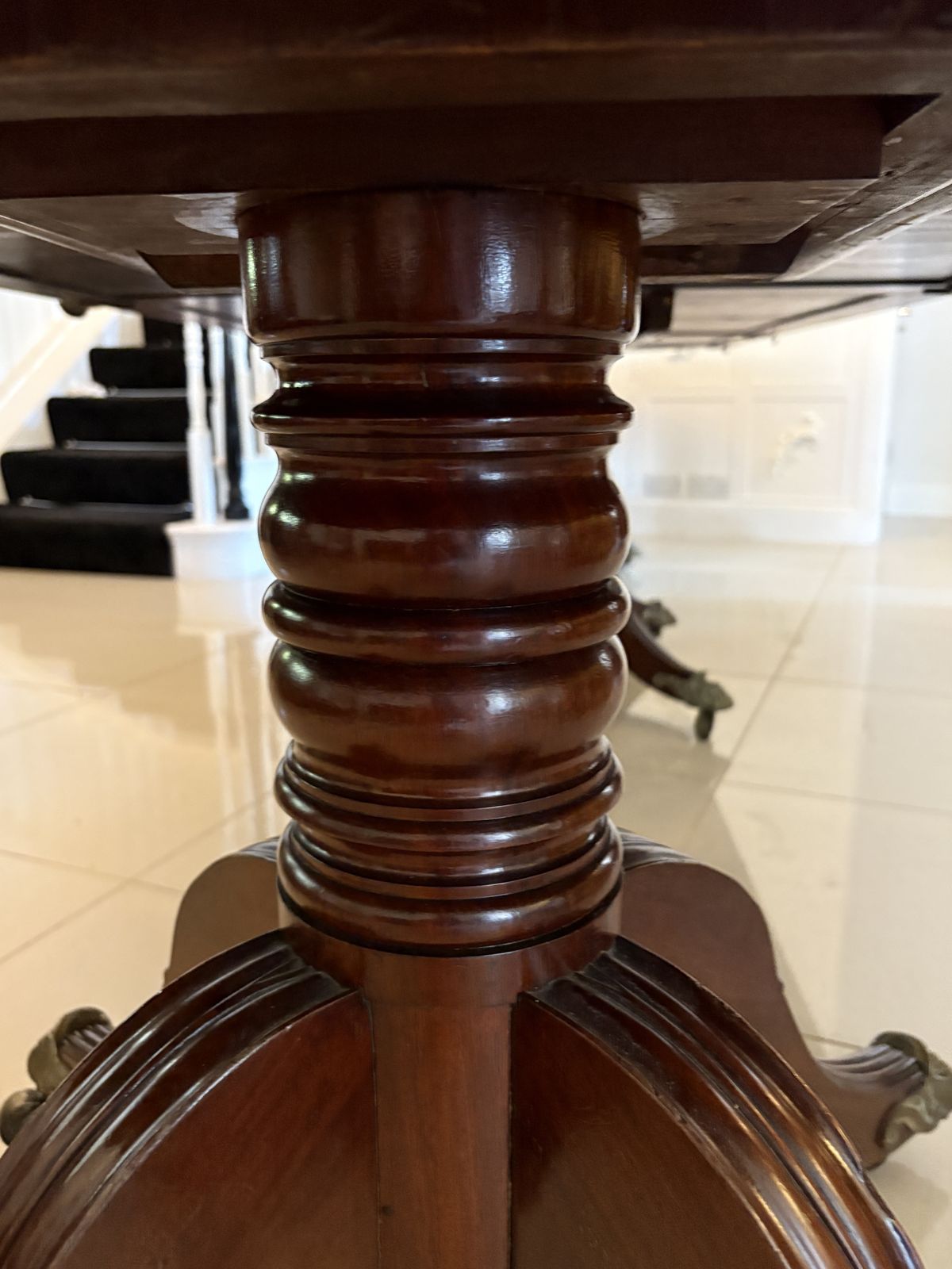 photo furniture Magnificent Quality Antique 19th Century 16 Seater Figured Mahogany 3 Pilar Dining Table 72 X 122 X 409 Cm
