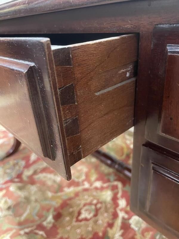 Bureau Plat De Style Anglais En Acajou Et Cuir photo furniture