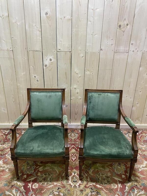 Paire De Fauteuils De Style Louis XVI En Velours Vert photo for sale