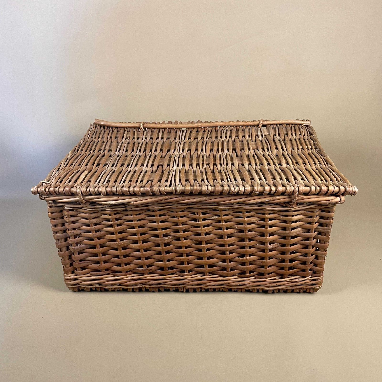 Vintage Rectangle Basket Woven Wicker Brown Storage Vintage Brown Cottage Farmhouse Toy Lidded Handle Picnic Bag Lid Medium Lock Travel photo vinterior