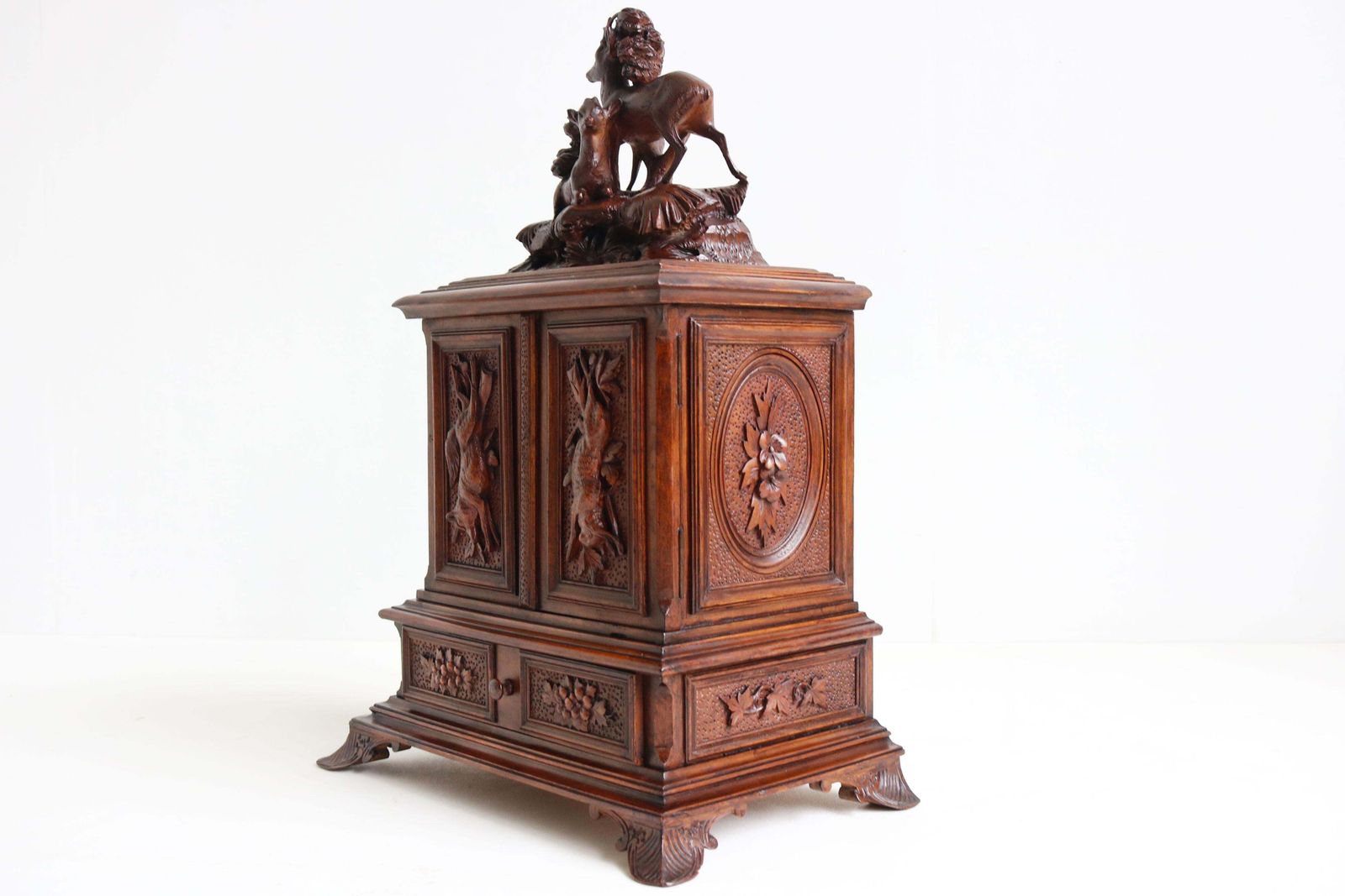 Antique Black Forest Cigar Box / Humidor 19th Century Carved Deer Walnut Swiss photo vinterior