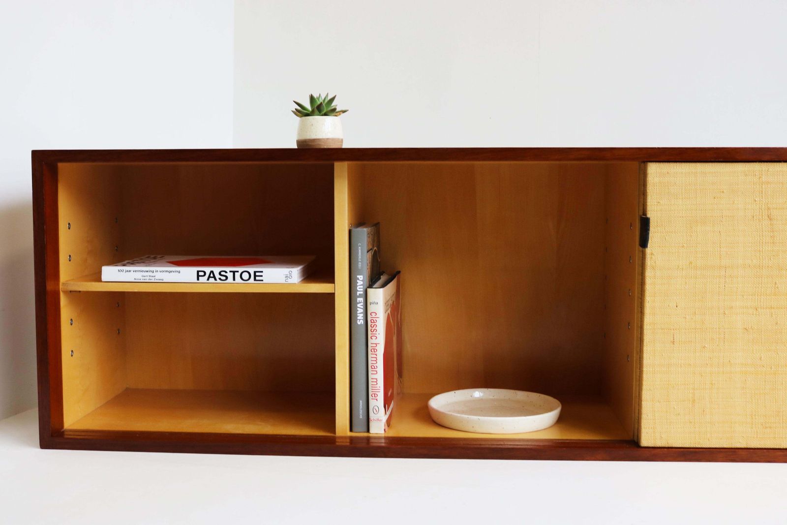 photo for sale Zwevend Dressoir Model: 123 Van Florence Knoll Voor Knoll 1960 Zeegras Teak