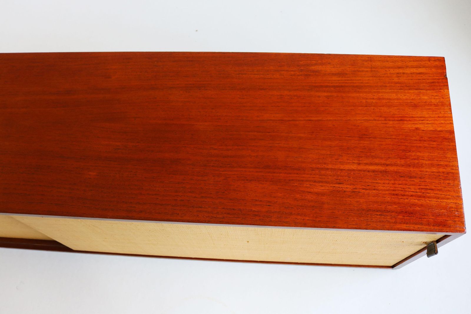 photo buy Zwevend Dressoir Model: 123 Van Florence Knoll Voor Knoll 1960 Zeegras Teak