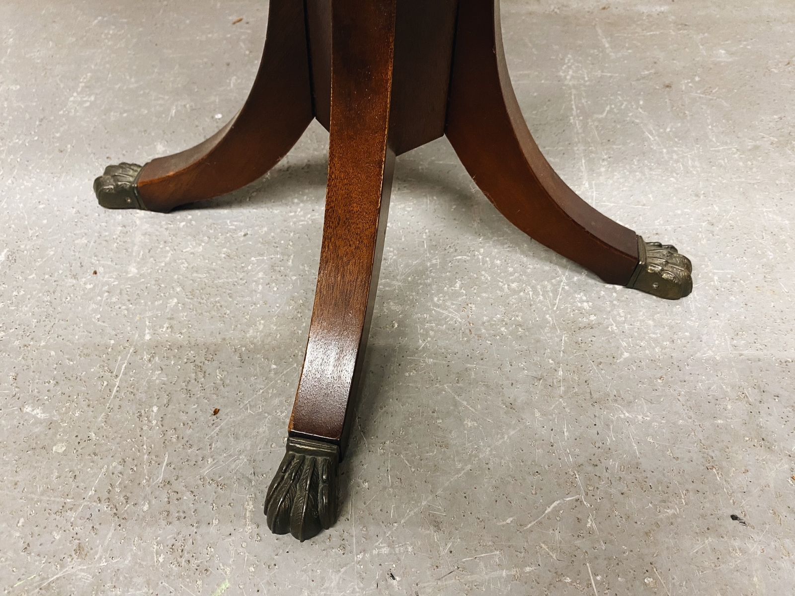 Vintage Strongbow Mahogany Pedestal Side Table. photo Furniture
