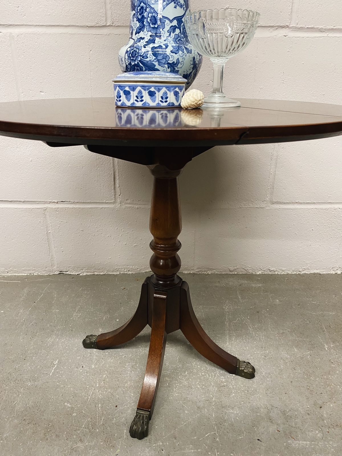 Vintage Strongbow Mahogany Pedestal Side Table. photo vinterior