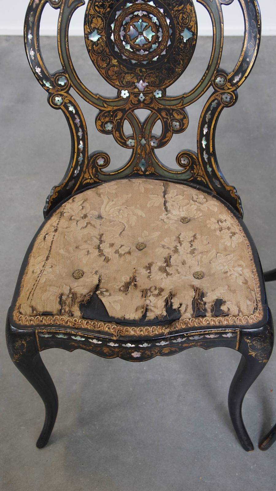 Set Van 2 Sierlijke Antieke Engelse Chinoiserie Stoelen Met Parelmoer Inleg, 19e Eeuw photo 2504.5896