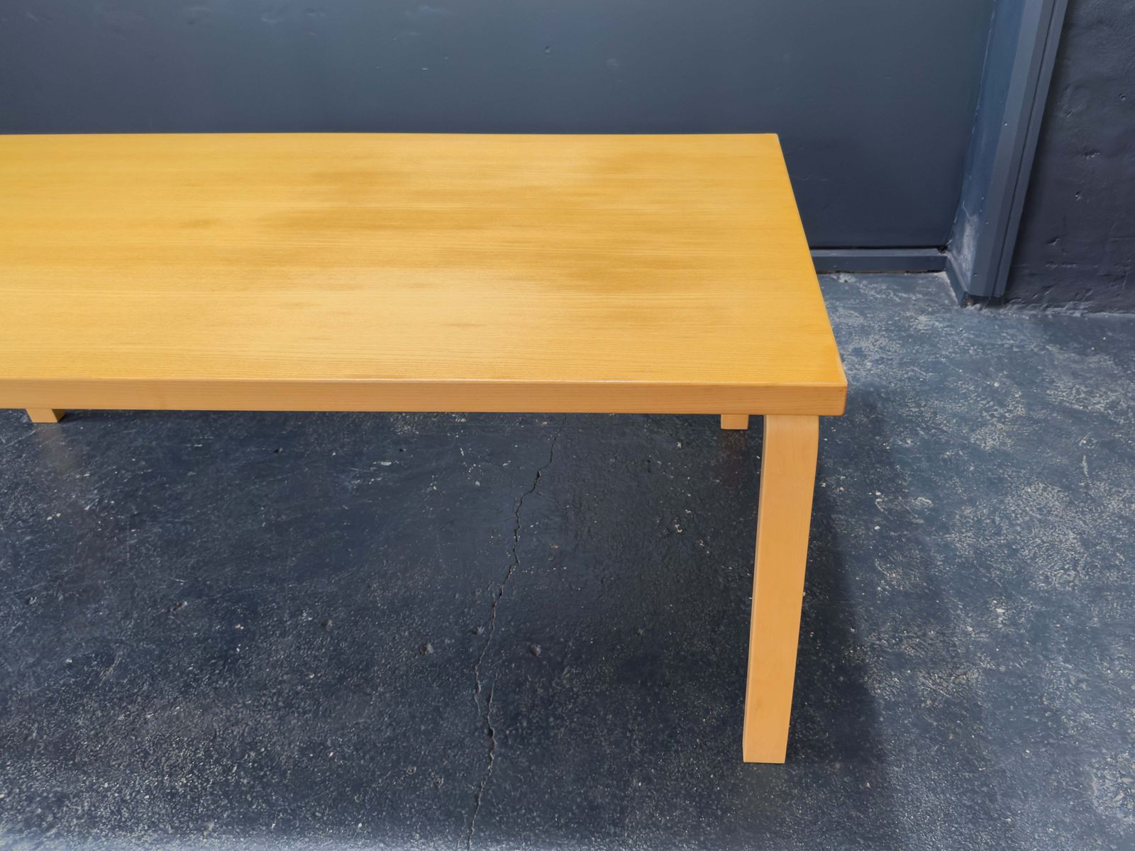 photo furniture Alvar Aalto Table 83
