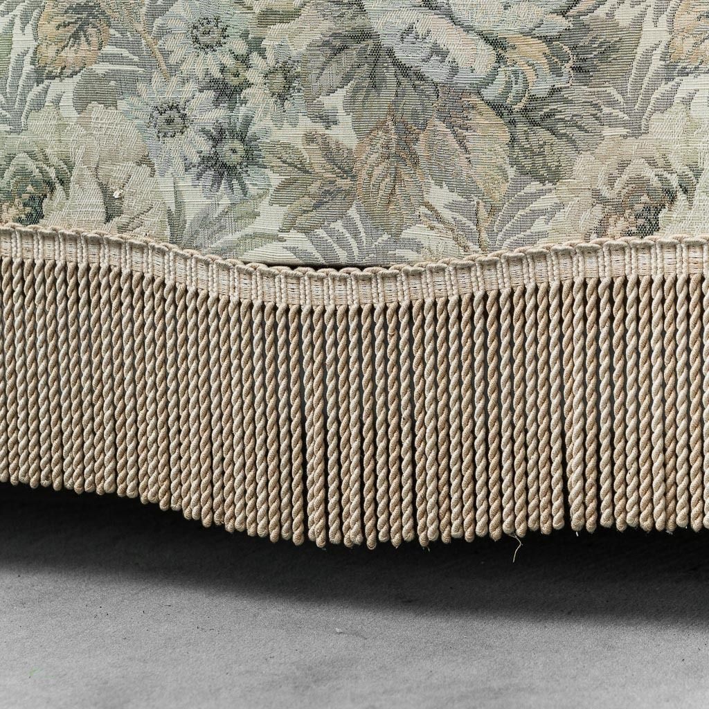 photo vinterior Vintage Sofa With Floral Pattern From The 50s