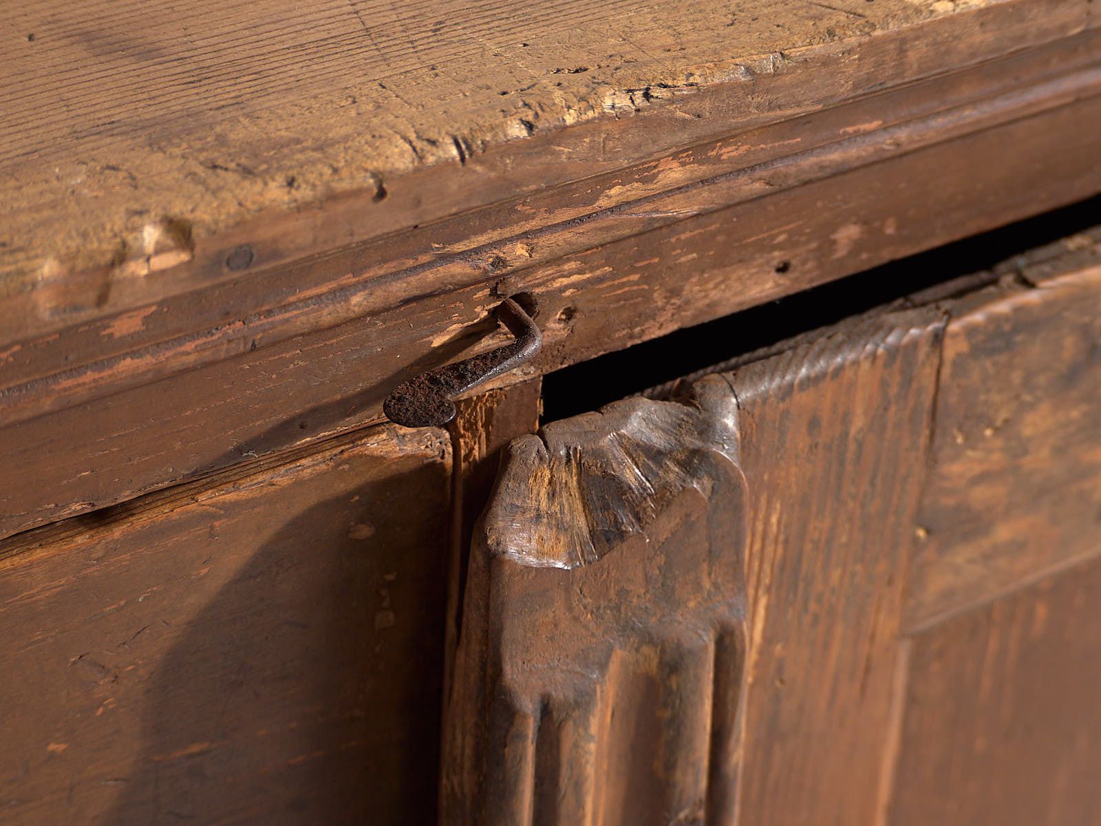 photo vinterior Large Antique Chest Of Drawers (C.1920)