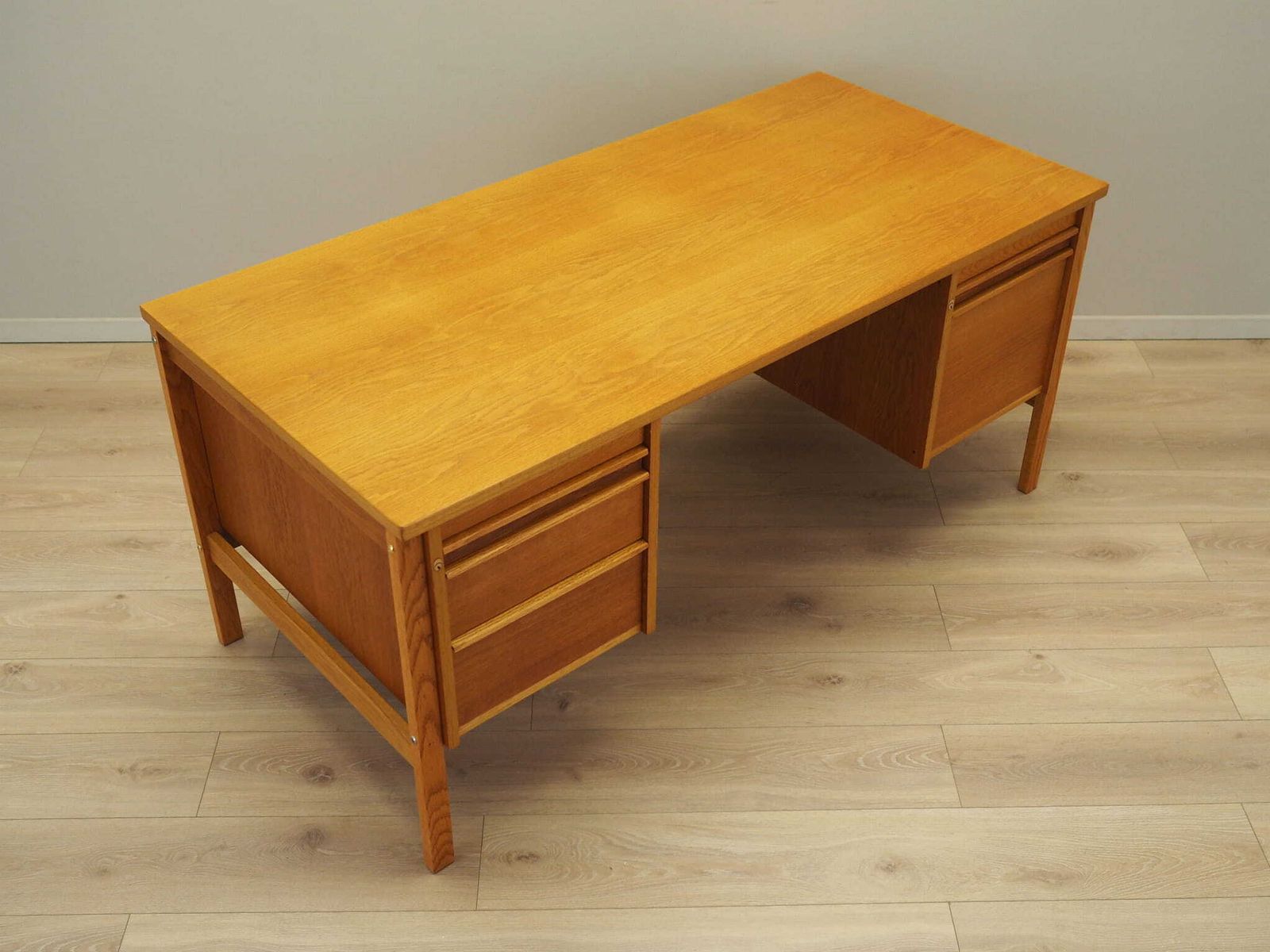 photo furniture Ash Desk, Norwegian Design, 1970s, Production: Norway