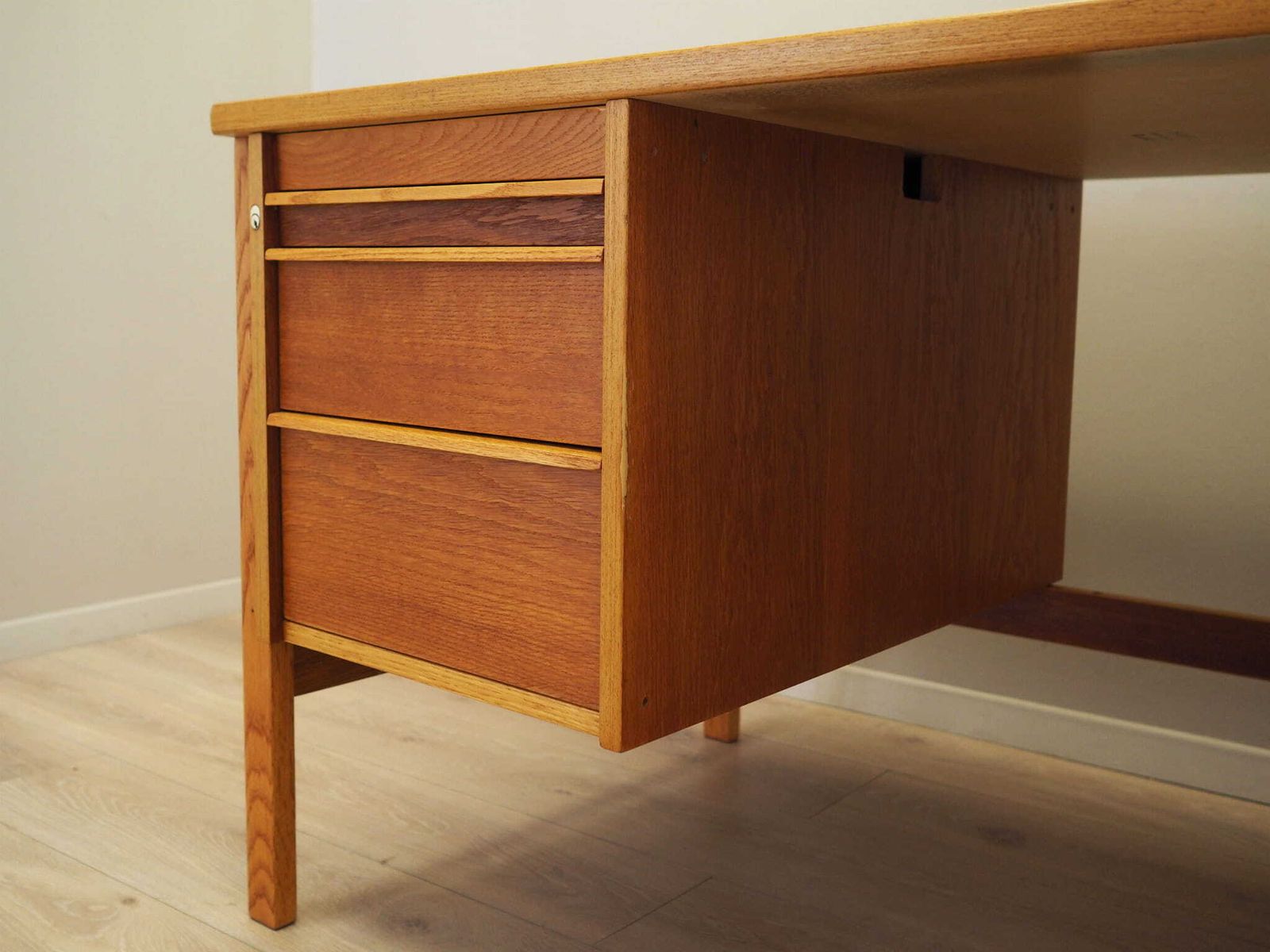 1609.0 Ash Desk, Norwegian Design, 1970s, Production: Norway photo