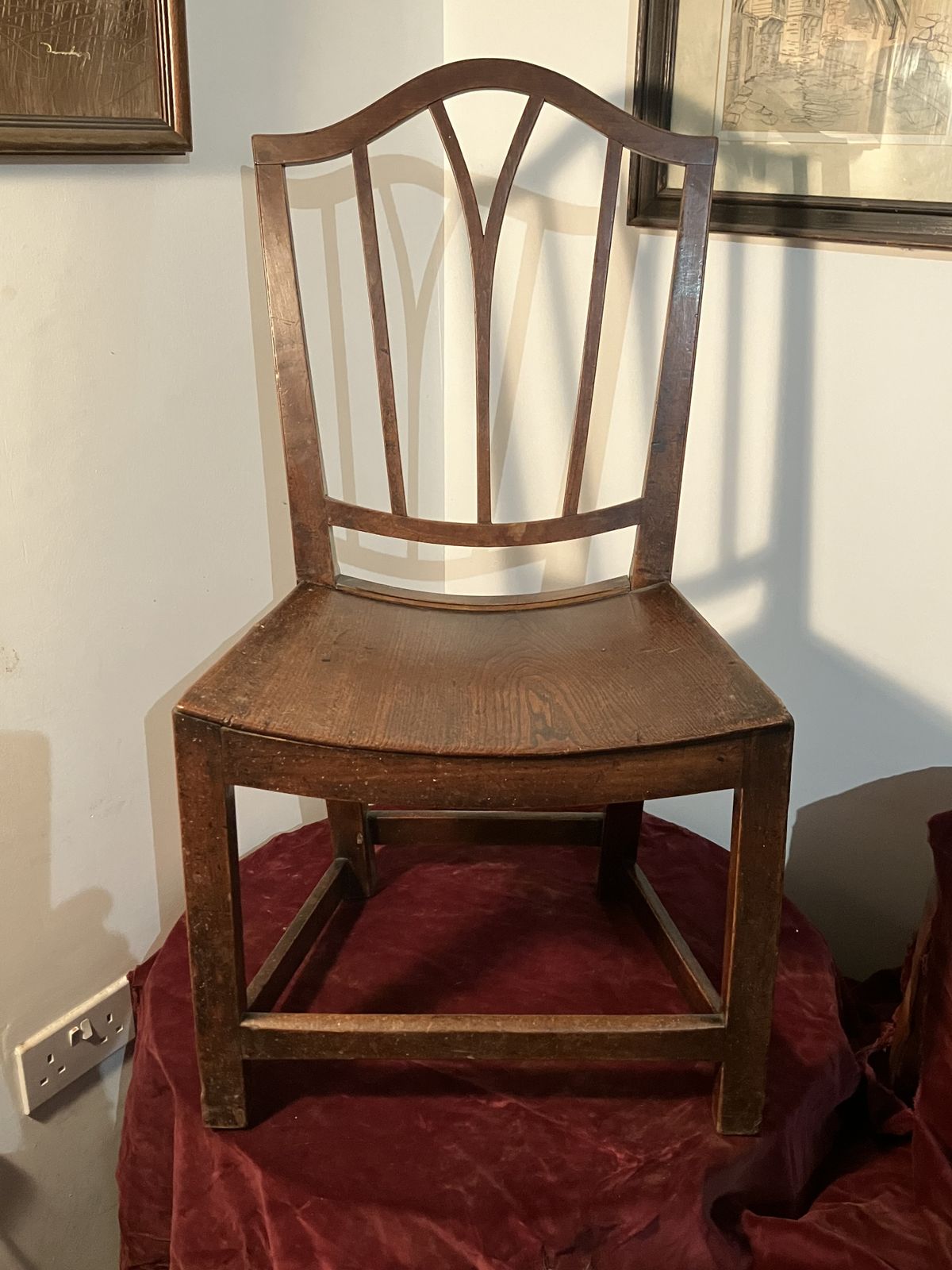 photo vintage Early 18th Century,Elm Scooped Concave Seat English  Dining Chair