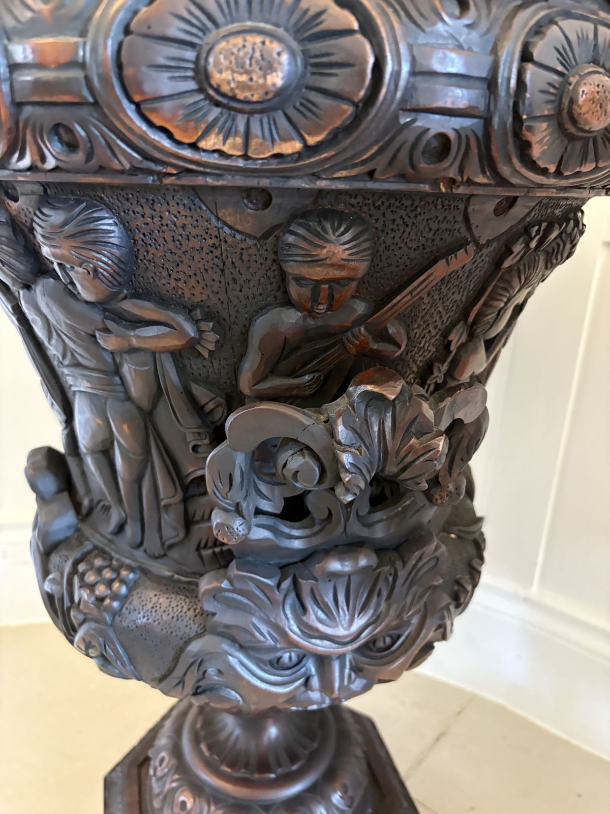 Large Magnificent Antique Pair Of Carved Mahogany Urns photo vinterior