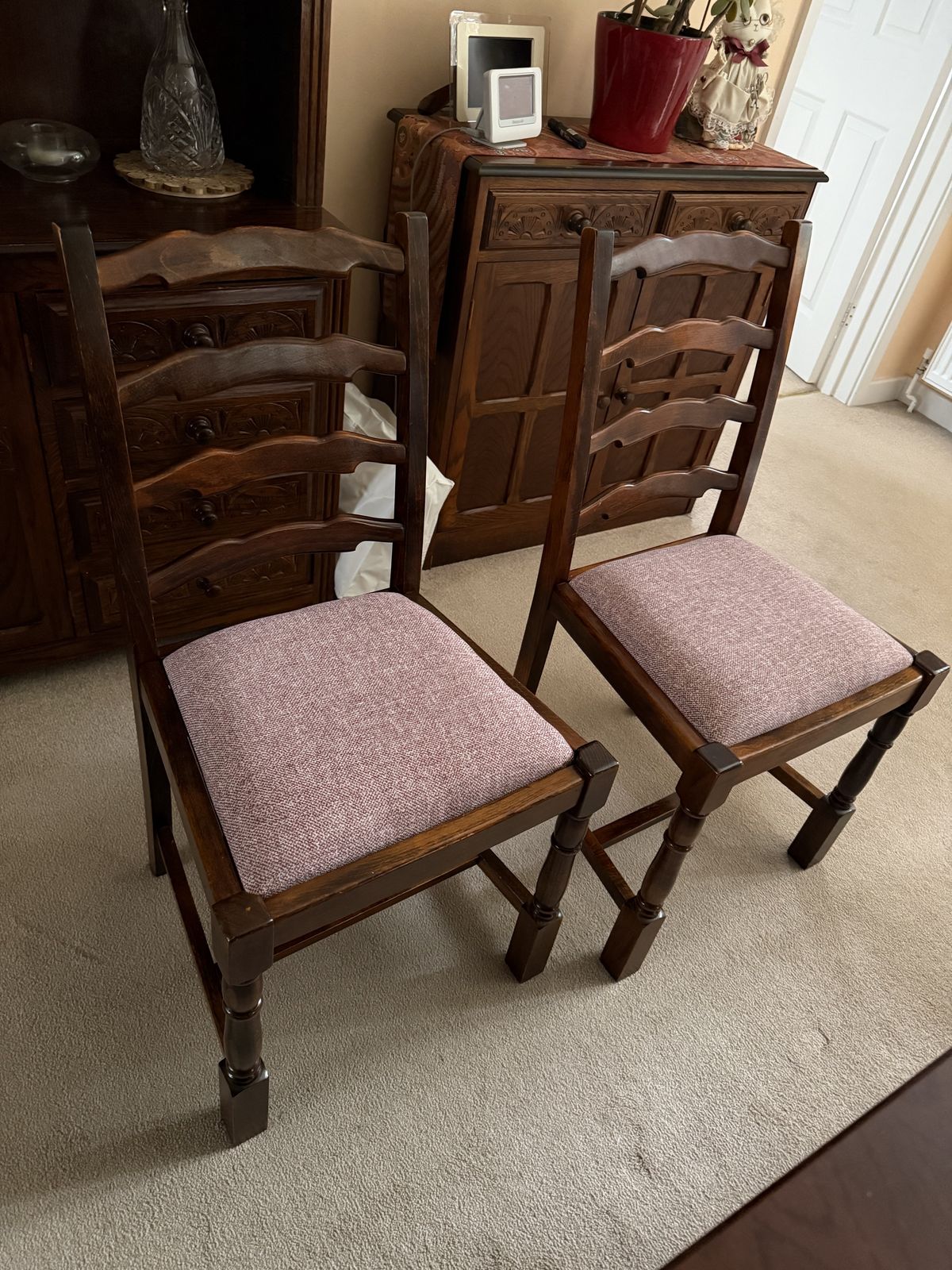 Larkswood Dining Room Table And Chairs. The Oak Collection In Warm Oak photo for sale