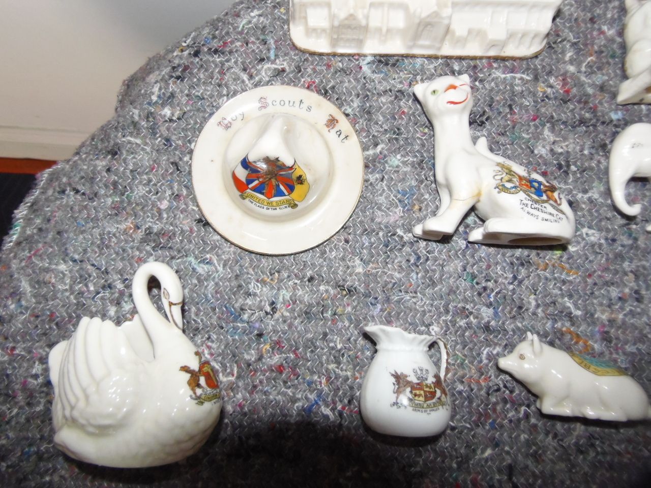 Crested China Wares Goss .Etc . photo 125.0
