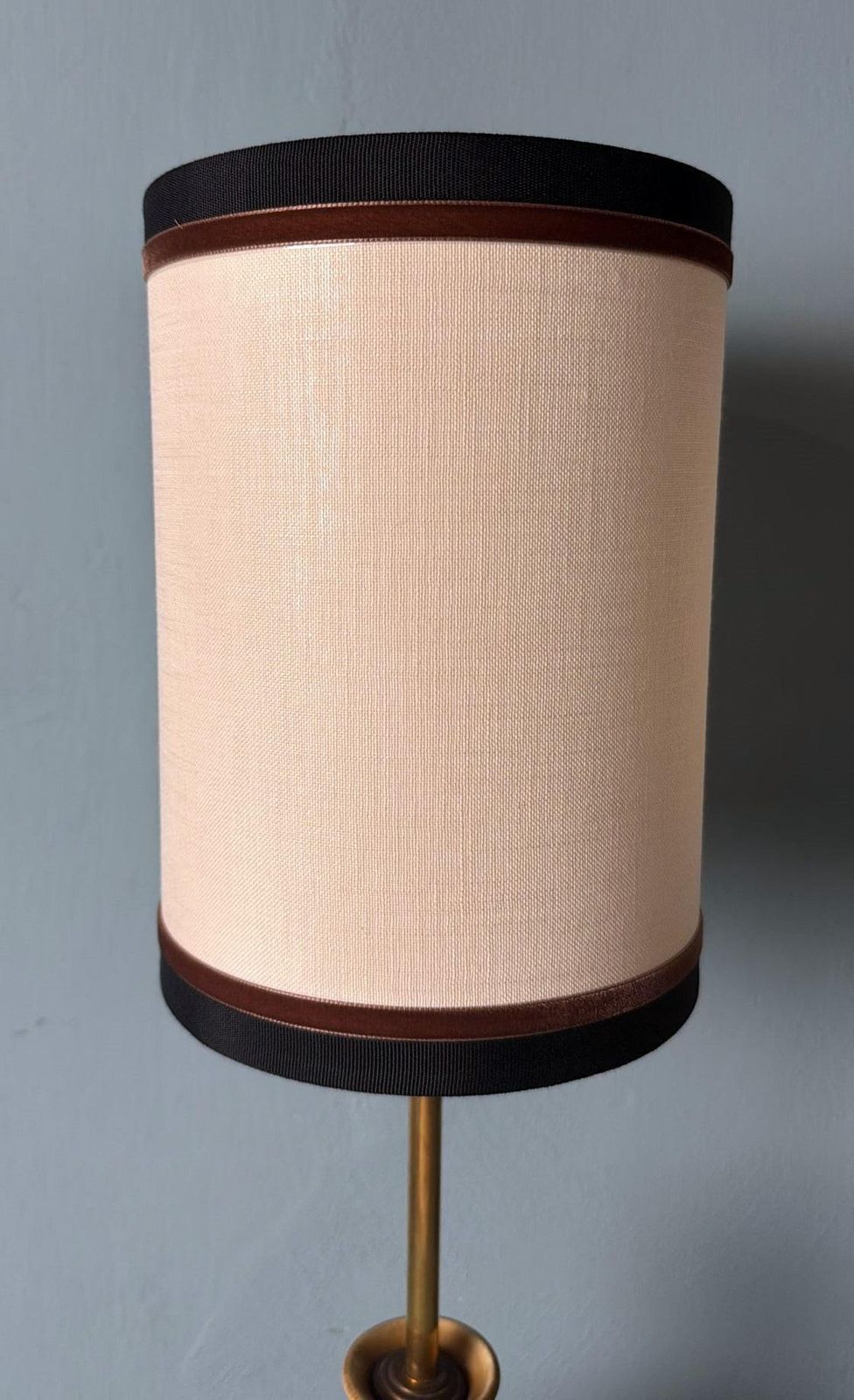 photo furniture Pair Of Chinese Crackle Glazed Porcelain Lamps With Wooden Base And Lampshades