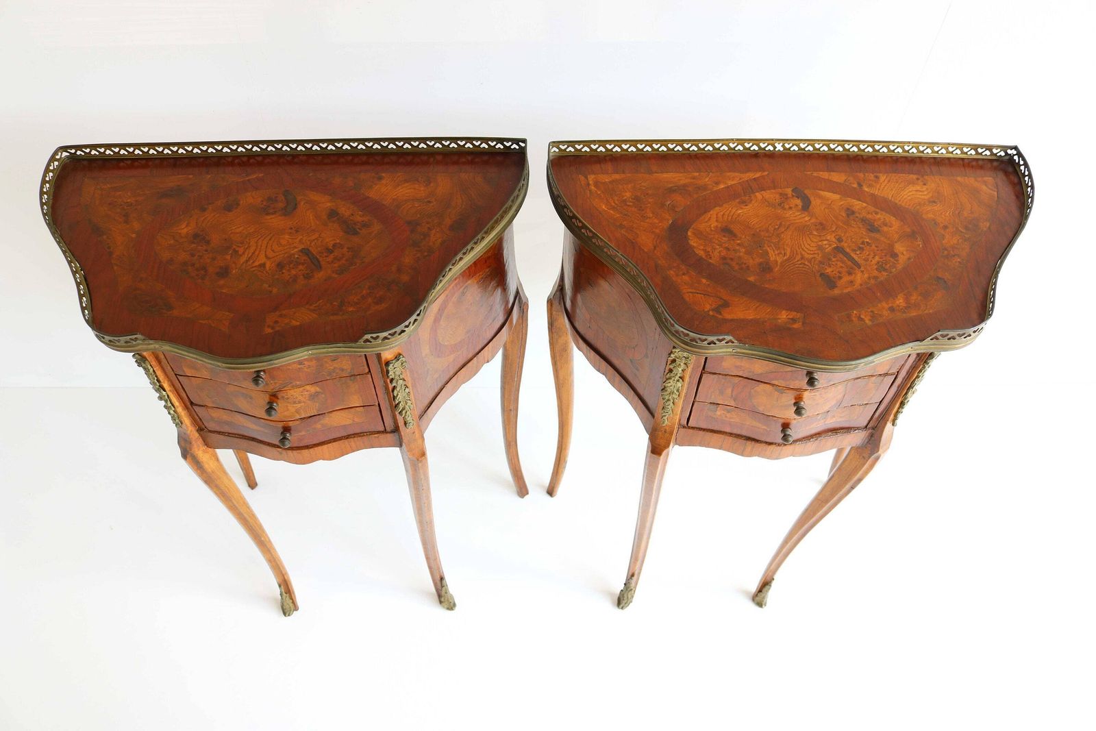 Vintage Paar Franse Nachtkastjes – Louis XV Stijl Met Marqueterie En Ormolu Beslag, Ca. Jaren 1960 photo furniture