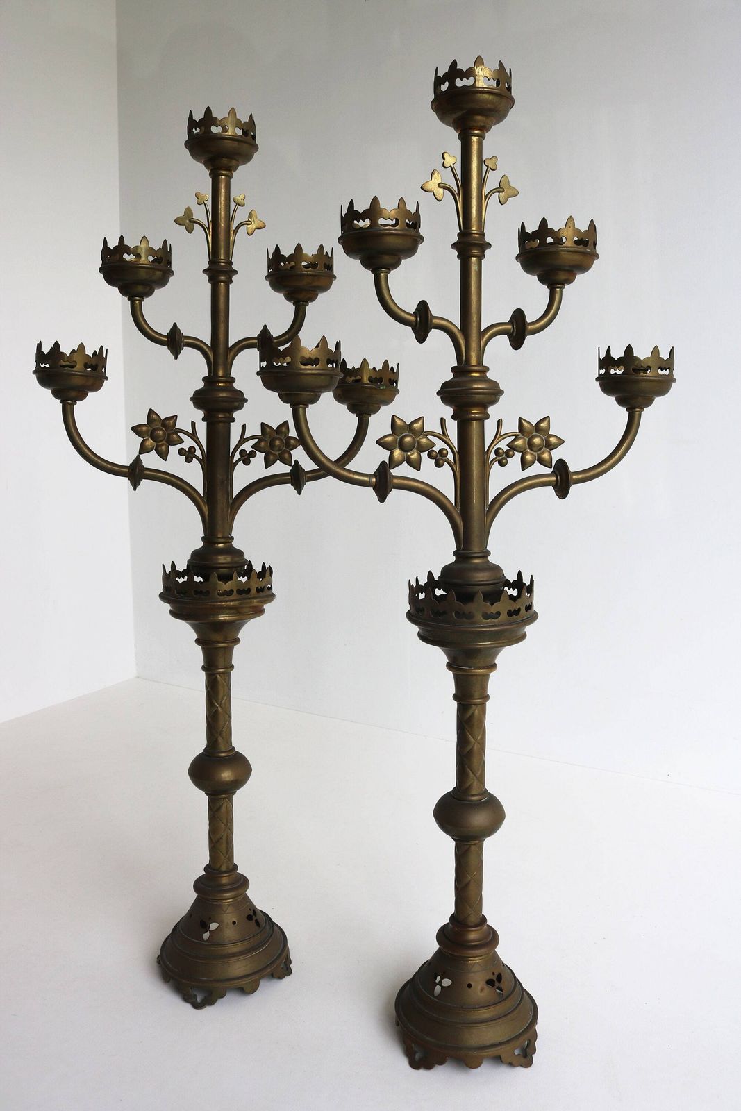 Groot Paar Antieke Kerkkandelaars In Neogotische Stijl, 19e Eeuw, Messing Kandelaars, Jaren 1890 photo buy