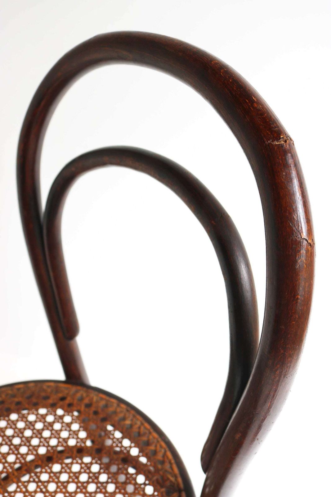 photo furniture Michael Thonet Hoge Stoel "Ladensessel" Of Winkelstoel Nr. 4001 – Antieke Oostenrijkse Gebogen Houten Stoel Met Hoge Rugleuning, Ca. 1885–1900