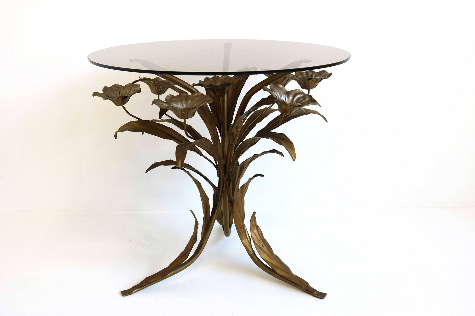Mid Century Verguld Florentijns Bijzettafeltje Van Hans Kögl – Hollywood Regency Verguld Metaal Duits Rond Salontafeltje 1960s Design Rookglas Tafel photo for sale