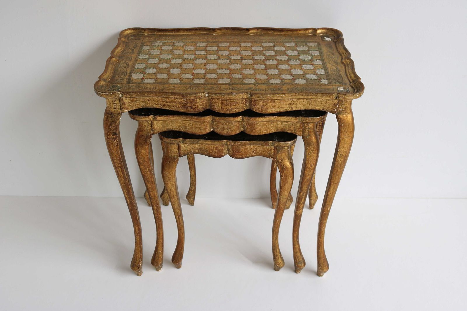 Regency Florentine Coffee Tables In Gilded Wood, 1960s, Set Of 3 Italian Nesting Tables Neoclassical Gilded Side Tables Golden Hand Painted photo 625.0