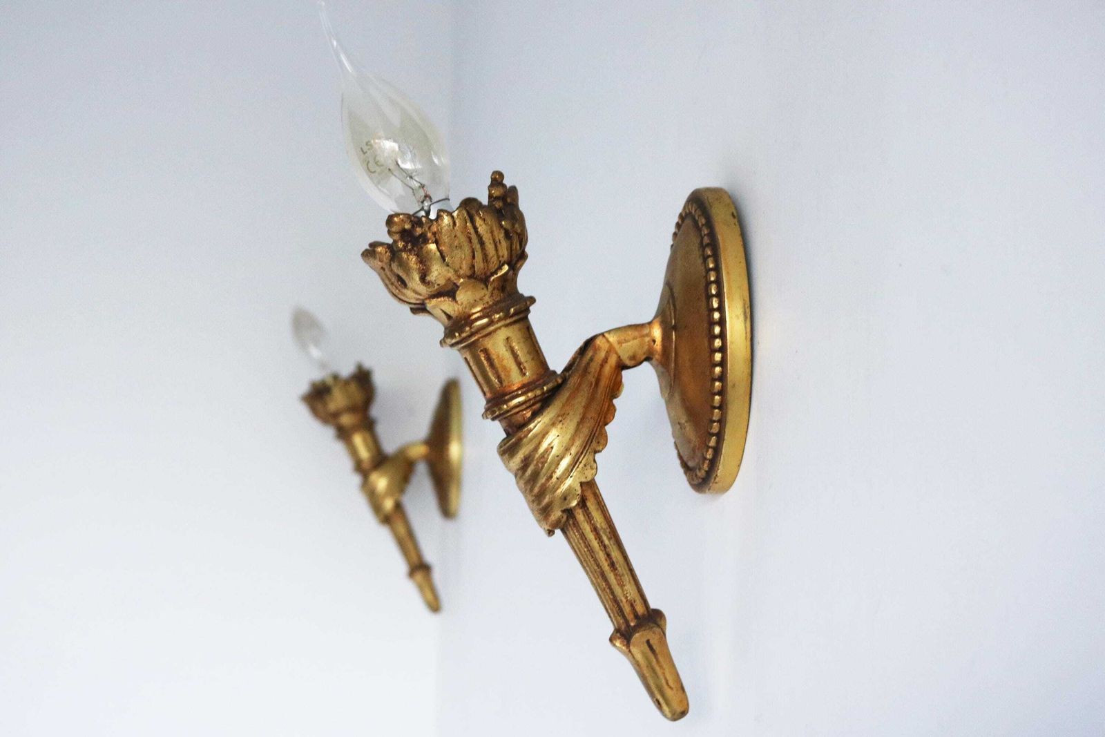 Paar Antieke Franse Empire Stijl Bronzen Wandfakkels, Set Van Twee Wandlampen, Ca. Jaren 1900