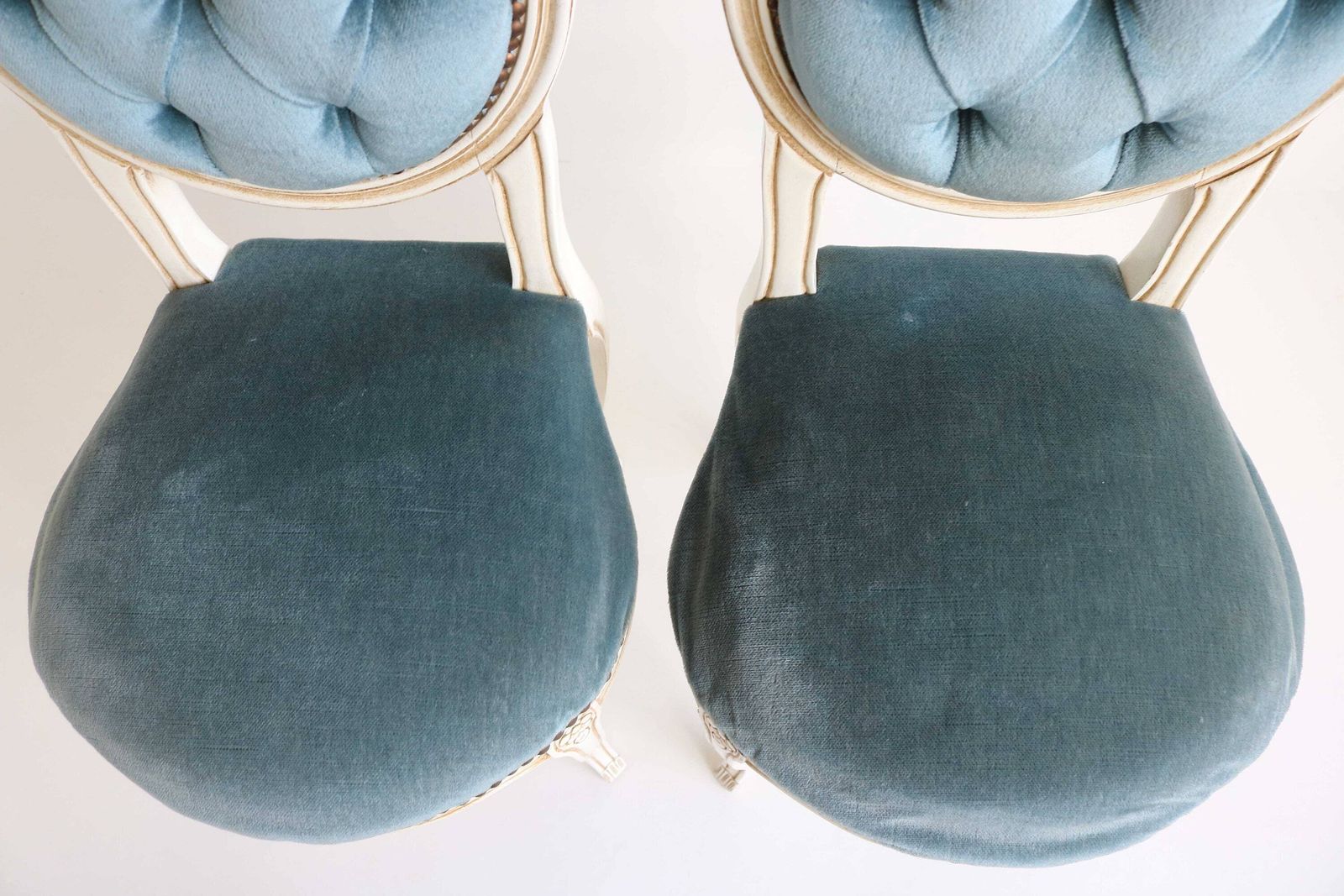 Set Hollywood Regency Italian Wood Carved Small Chairs Quilted Blue Fabric Romantic 1960 Midcentury Vanity Chairs Bedroom, Louis XV Style photo vinterior