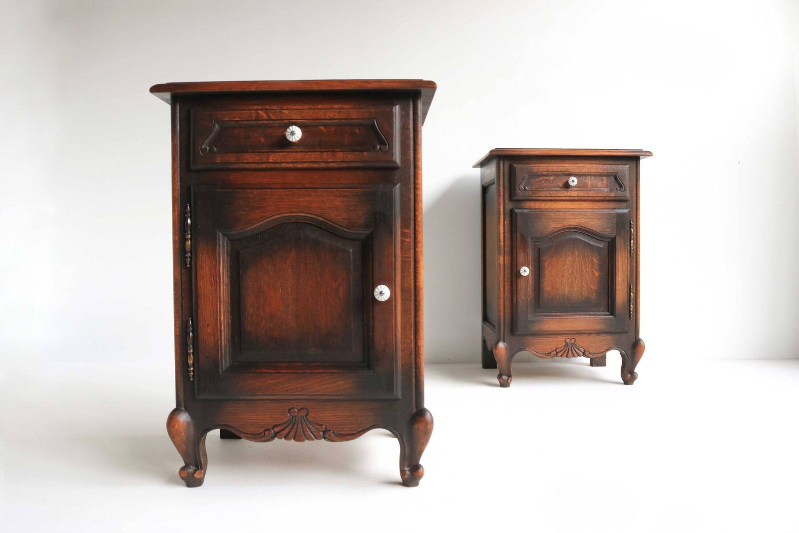 French Pair Of Country Louis XV Style Antique Style Hand Carved Oak Nightstands Midcentury Bedside Tables Vintage End Tables 1960s